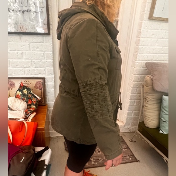 25% off listed price. Plus size green zip up jacket. Pockets & hood. - Picture 2 of 6